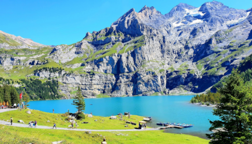bellissima-visuale-del-lago-glaciale-di-oeschinen-e-le-impervie-montagne-che-lo-sovrastano