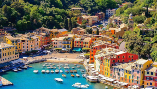 vista-aerea-del-porticciolo-di-portofino-con-le-sue-barchette-e-case-colorate-principe-viaggi