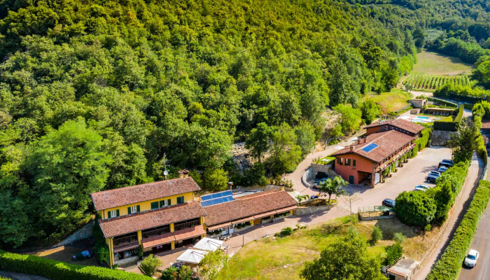 veduta-della-tenuta-vitivinicola-al-rocol-vista-aerea-della-proprieta